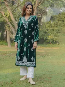 HOUSE OF KARI Floral Embroidered Chikankari Velvet Straight Kurta