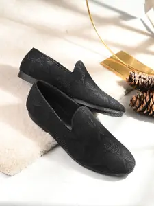 House of Pataudi Men Lightweight Embellished Slip On Mojaris