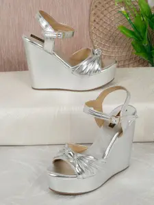 Flat n Heels Women Wedge Sandals with Bows