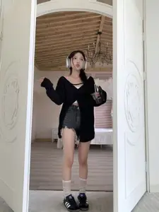 HERE&NOW Women V-Neck Solid Longline Shrug