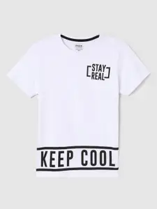 max Boys Typography V-Neck Applique T-shirt