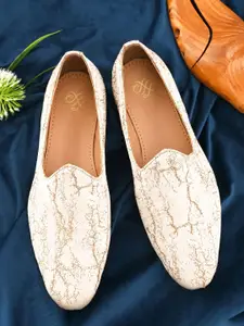 House of Pataudi  Men Textured Casual Mojaris