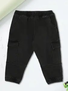 max Boys Regular Fit Mid-Rise Cotton Joggers Trousers