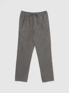 max Boys Cotton Pleated Mid-Rise Regular Fit Trouser