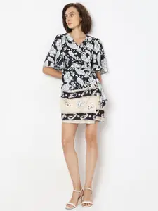 Vero Moda Women Floral Printed Flared Sleeve Fit & Flare Dress