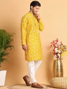 Jompers Men Floral Embroidered Regular Sequinned Kurta with Pyjamas