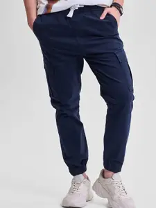 Snitch Men Smart Mid-Rise Slim Fit Cotton Cargos Trousers