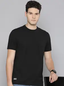 Levis Solid Slim Fit T-shirt