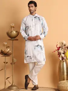 Jompers Men Embroidered Regular Sequinned Kurta with Pyjamas