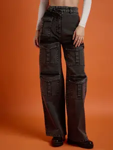 SASSAFRAS Women Comfort Straight Fit Cotton High-Rise Light Fade Jeans