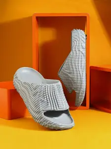 The Roadster Lifestyle Co Men Slip On Flip Flops