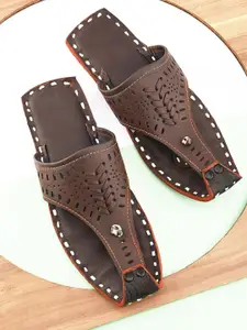 Apratim Men Ethnic Laser Cuts Mojaris