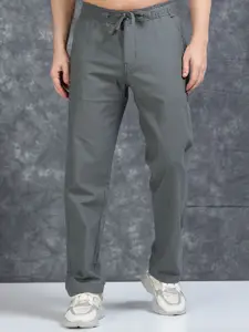 The Roadster Lifestyle Co Men Mid-Rise Relaxed-Fit Trousers
