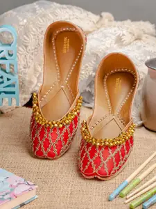 Anouk Women Ethnic Mojaris with Embroidered Flats