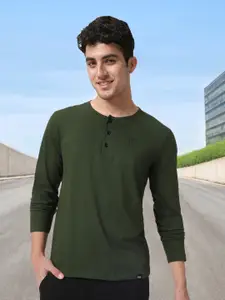 Urbano Fashion Men Olive Green Solid Henley Neck Pure Cotton T-shirt