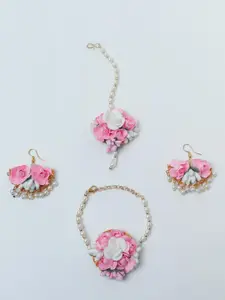 Daizy Girls Flower Beaded Maang Tikka & Earings & Bracelet