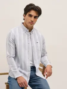 THE BEAR HOUSE Men Slim Fit Opaque Striped Casual Shirt