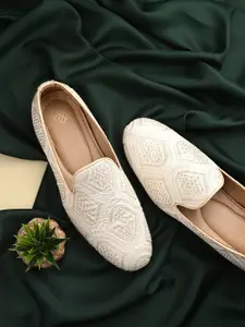 House of Pataudi Men Ethnic Embroidered Slip On Mojaris Shoes