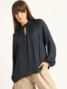 FEMMELLA Keyhole Neck Top