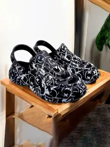 KAPYANSH Men Printed Rubber Clogs