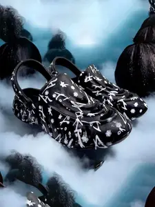 KAPYANSH Men Printed Rubber Clogs