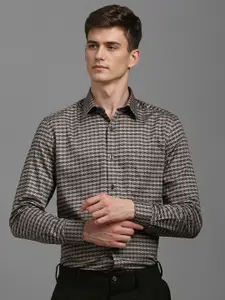 Louis Philippe Men Classic Spread Collar Geometric Printed Cotton Formal Shirt