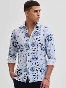 Snitch Men Smart Spread Collar Dyed Slim Fit Casual Shirt