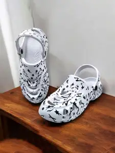 KAPYANSH Men Printed Rubber Clogs
