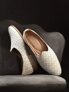 House of Pataudi Men Ethnic Embroidered Slip On Mojaris Shoes
