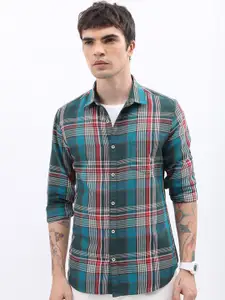 HIGHLANDER Slim Fit Tartan Checks Opaque Casual Shirt