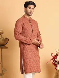 Jompers Men Floral Embroidered Sequinned Kurta