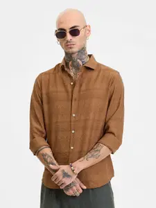 Snitch Men Smart Slim Fit Opaque Casual Shirt