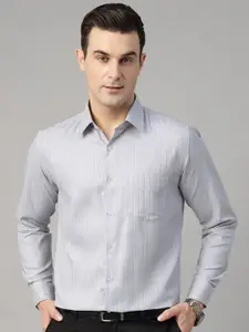 English Navy Men Vertical Striped Wrinkle Ressistant Slim Fit Formal Shirt