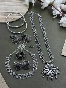 NAMAN ARTS Kiyana Silver-Plated Oxidised Necklace Jewellery Set