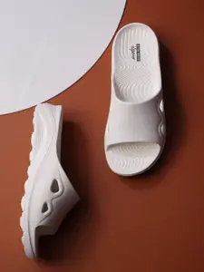 Slipover Men Self Design Sliders