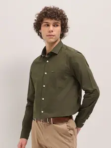 THE BEAR HOUSE Men Spread Collar Solid Cotton Tailored Fit Formal Shirt