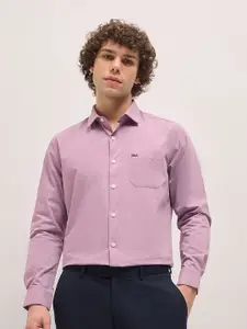 THE BEAR HOUSE Men Spread Collar Solid Cotton Tailored Fit Formal Shirt