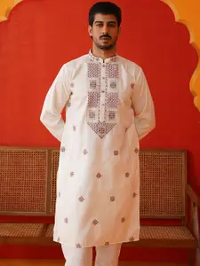 Jompers Men Floral Embroidered Sequinned Floral Kurta