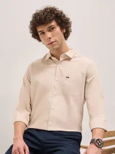 THE BEAR HOUSE Men Spread Collar Solid Cotton Tailored Fit Formal Shirt