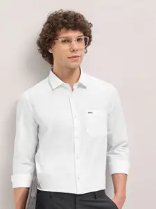 THE BEAR HOUSE Men Spread Collar Solid Cotton Tailored Fit Formal Shirt