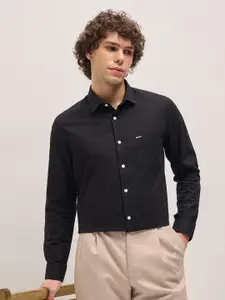 THE BEAR HOUSE Men Spread Collar Solid Cotton Tailored Fit Formal Shirt