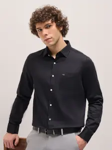 THE BEAR HOUSE Men Spread Collar Solid Cotton Tailored Fit Formal Shirt