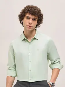 THE BEAR HOUSE Men Spread Collar Solid Cotton Tailored Fit Formal Shirt