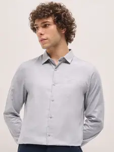 THE BEAR HOUSE Men Spread Collar Textured Solid Cotton Tailored Fit Formal Shirt