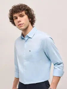 THE BEAR HOUSE Men Spread Collar Solid Cotton Tailored Fit Formal Shirt