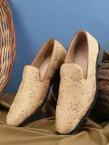 House of Pataudi Men Embellished Slip On Mojaris