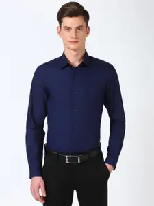 Peter England Men Spread Collar Solid Cotton Slim Fit Casual Shirt