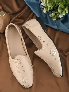 House of Pataudi Men Woven Design Mojaris