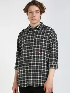 Tommy Hilfiger Men Spread Collar Micro Checked Cotton Casual Shirt