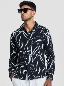 Snitch Men Smart Spread Collar Abstract Printed Casual Shirt